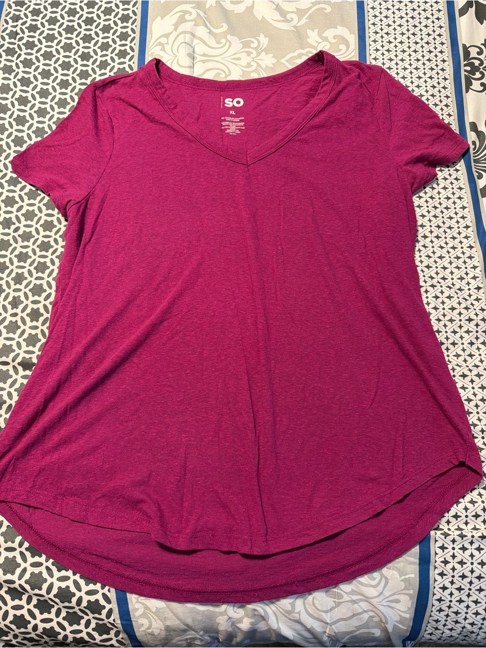 SO Women’s V-Neck Short Sleeve Tee in Deep Pink